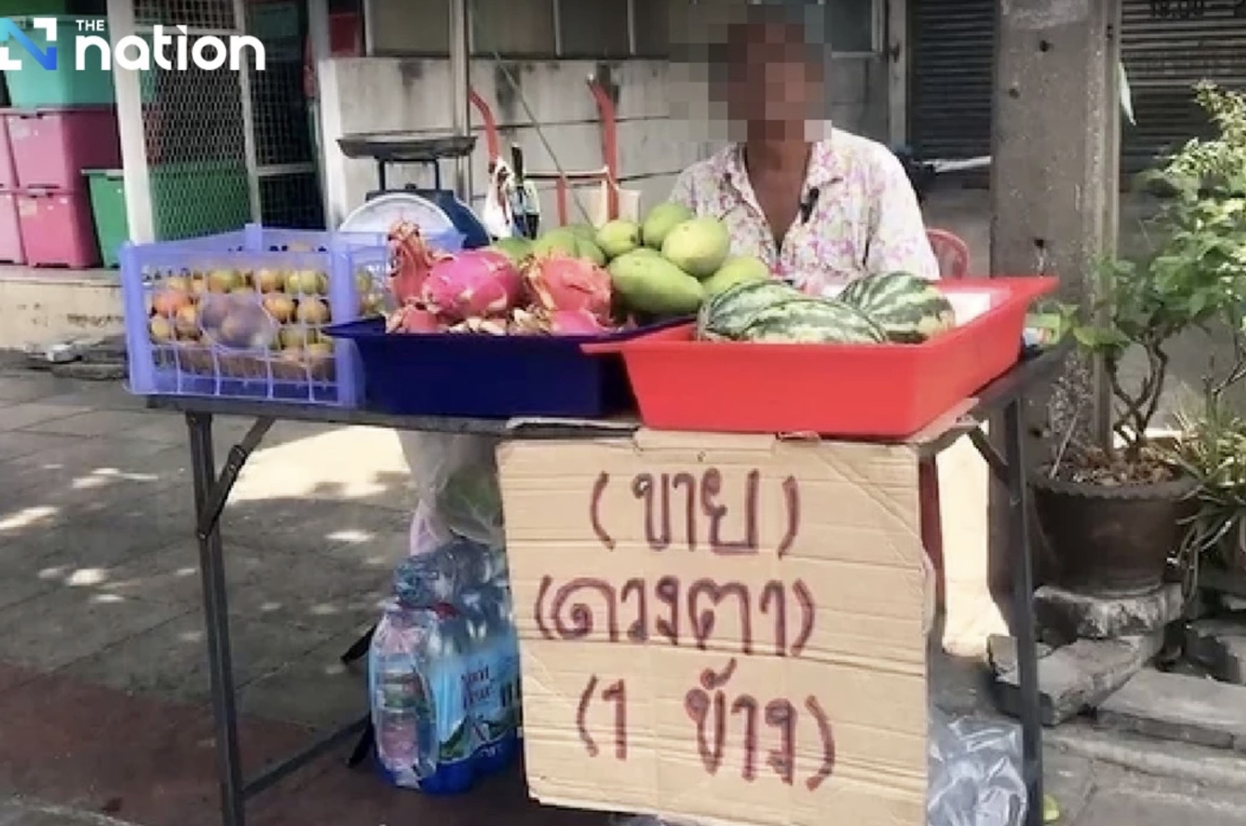 Nợ nần, người đàn ông Thái Lan đăng biển muốn bán mắt để trả nợ - Ảnh 1